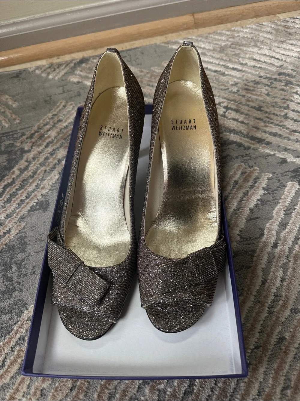 Stuart Weitzman 8.5 Women's Glitter Bow Pump in Dark Taupe
